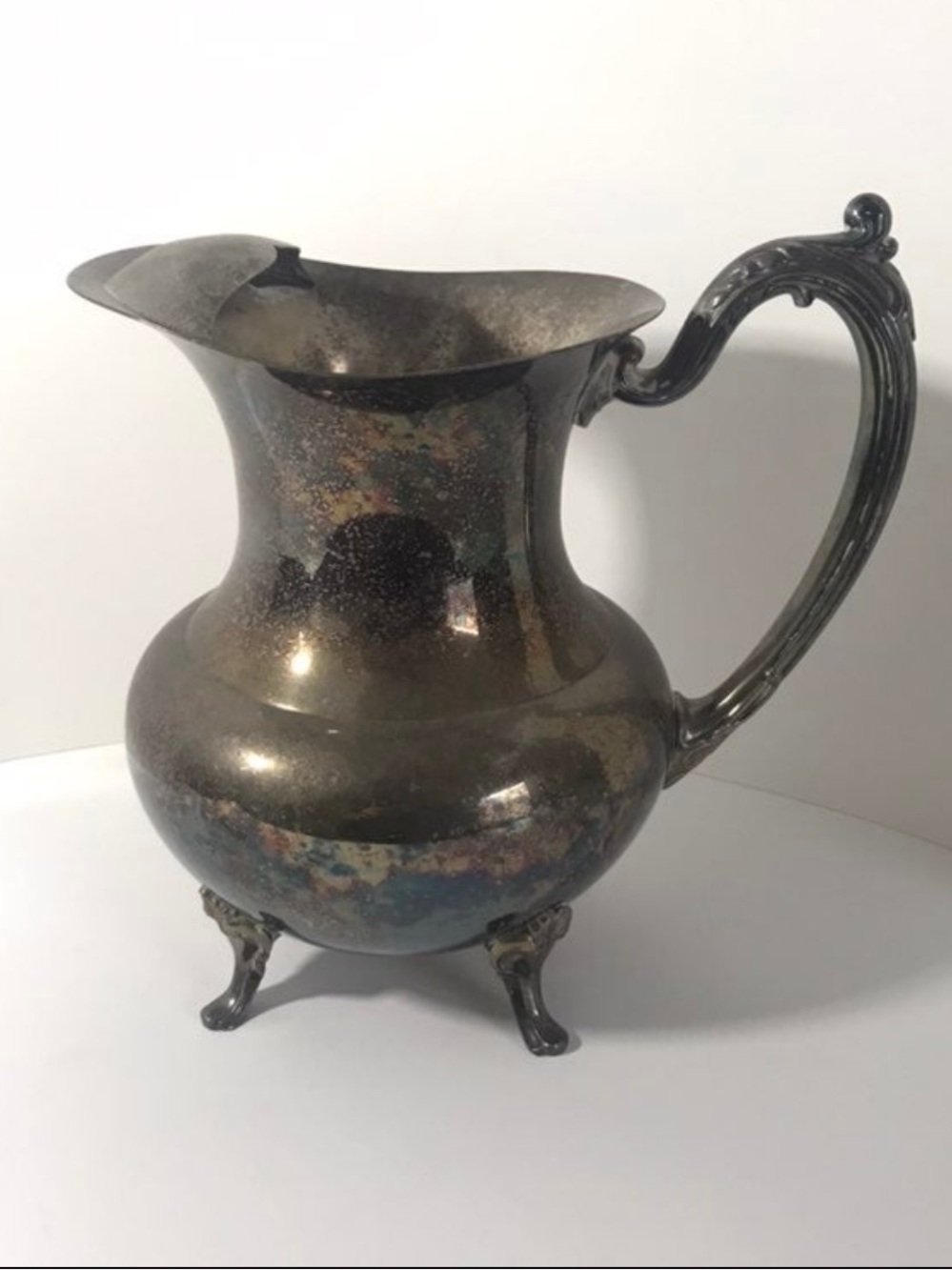 VINTAGE Wm Rogers Silverplate Water Beverage Pitcher w/ Ice Lip
Good condition!